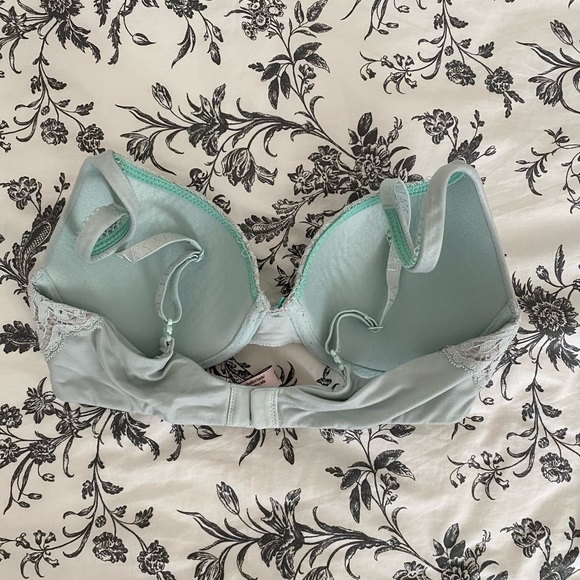 Victoria’s Secret Perfect Shape Push Up Bra - Picture 2 of 3